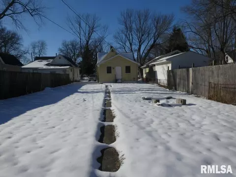 Exterior - 1054 Patton Ave, Springfield, IL 62702 photo 1 of 3