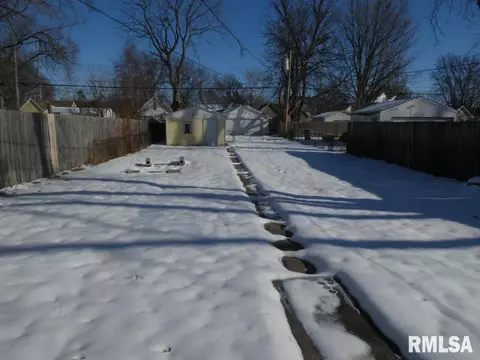 Exterior - 1054 Patton Ave, Springfield, IL 62702 photo 2 of 3