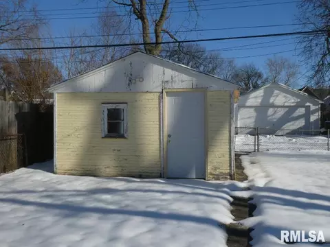 Exterior - 1054 Patton Ave, Springfield, IL 62702 photo 3 of 3