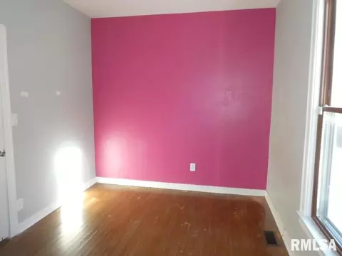 Bedroom - 1054 Patton Ave, Springfield, IL 62702 photo 2 of 3