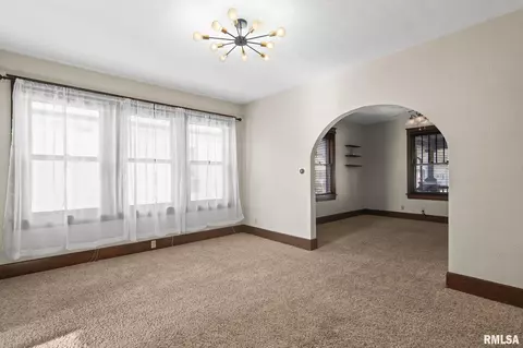 Living - 212 E Spruce St, Springfield, IL 62704 photo 5 of 7