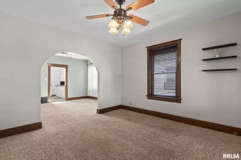 Living - 212 E Spruce St, Springfield, IL 62704 photo 3 of 7
