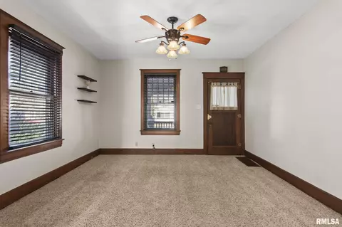 Living - 212 E Spruce St, Springfield, IL 62704 photo 1 of 7