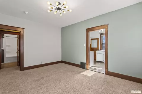 Living - 212 E Spruce St, Springfield, IL 62704 photo 7 of 7
