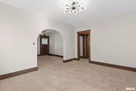Living - 212 E Spruce St, Springfield, IL 62704 photo 4 of 7
