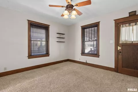 Living - 212 E Spruce St, Springfield, IL 62704 photo 2 of 7