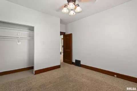 Bedroom - 212 E Spruce St, Springfield, IL 62704 photo 2 of 5