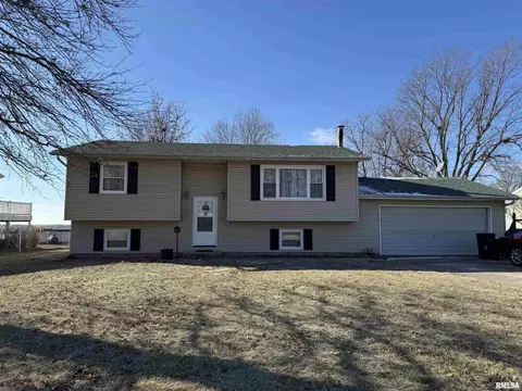 303 Stockdale Ln, Abingdon, IL 61410