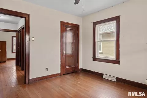 2415 S 6th St, Springfield, IL 62703 photo 15