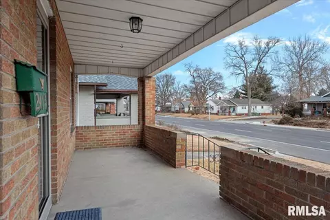 2415 S 6th St, Springfield, IL 62703 photo 3