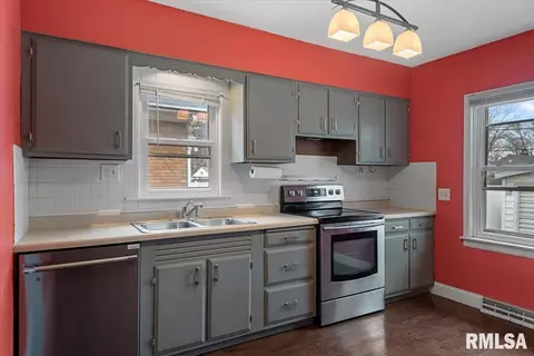 2415 S 6th St, Springfield, IL 62703 photo 10