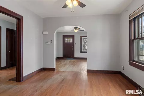 2415 S 6th St, Springfield, IL 62703 photo 8