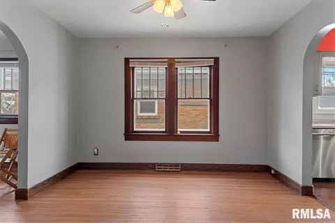 2415 S 6th St, Springfield, IL 62703 photo 7
