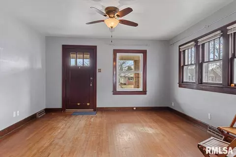 2415 S 6th St, Springfield, IL 62703 photo 5