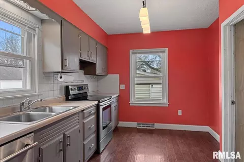 2415 S 6th St, Springfield, IL 62703 photo 9