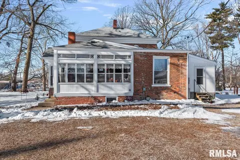 Exterior - 307 E Hargrave St, Athens, IL 62613 photo 6 of 14