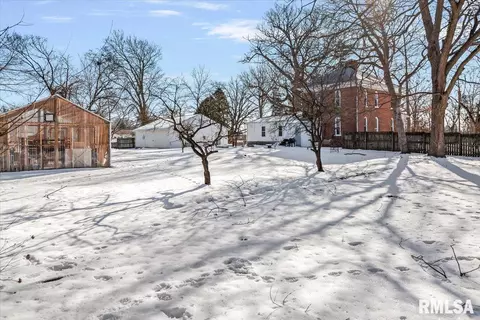 Exterior - 307 E Hargrave St, Athens, IL 62613 photo 10 of 14