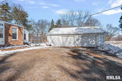 Exterior - 307 E Hargrave St, Athens, IL 62613 photo 5 of 14