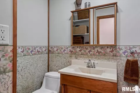 Bath - 307 E Hargrave St, Athens, IL 62613 photo 1 of 2