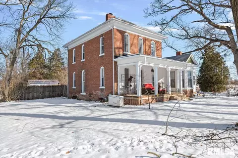 Exterior - 307 E Hargrave St, Athens, IL 62613 photo 2 of 14