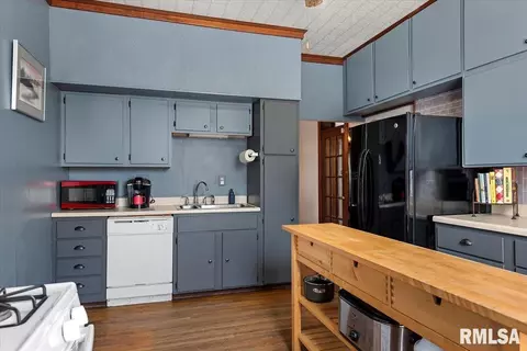 Kitchen - 307 E Hargrave St, Athens, IL 62613 photo 3 of 3