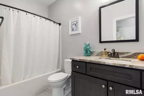 Bath - 5713 Kelley Pointe Dr, Springfield, IL 62711 photo 3 of 5