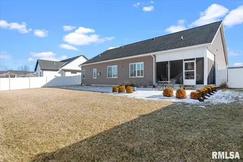 Exterior - 5713 Kelley Pointe Dr, Springfield, IL 62711 photo 7 of 9