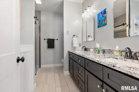 Bath - 5713 Kelley Pointe Dr, Springfield, IL 62711 photo 2 of 5