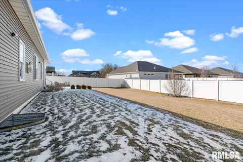 Exterior - 5713 Kelley Pointe Dr, Springfield, IL 62711 photo 9 of 9