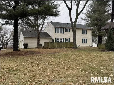 Exterior - 18-20 Pine Dr, Sherman, IL 62684 photo 2 of 3