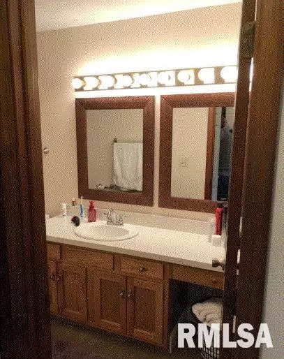 Bath - 18-20 Pine Dr, Sherman, IL 62684 photo 3 of 3