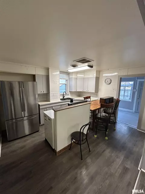 Kitchen - 1230 N New St, Springfield, IL 62702 photo 1 of 1