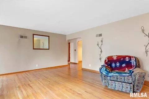 2129 S Walnut St, Springfield, IL 62704 photo 8