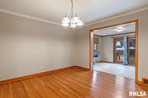 2129 S Walnut St, Springfield, IL 62704 photo 6