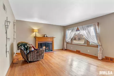 2129 S Walnut St, Springfield, IL 62704 photo 9
