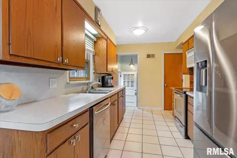2129 S Walnut St, Springfield, IL 62704 photo 11