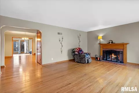 2129 S Walnut St, Springfield, IL 62704 photo 4