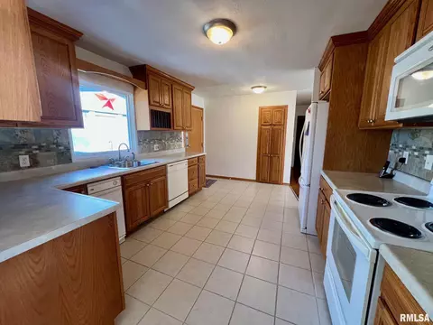 23242 Clemens Rd, Athens, IL 62613 photo 2