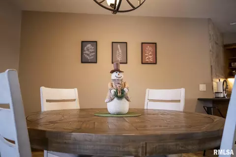 Dining - 35545 Route 111 Hwy, Modesto, IL 62667 photo 3 of 4