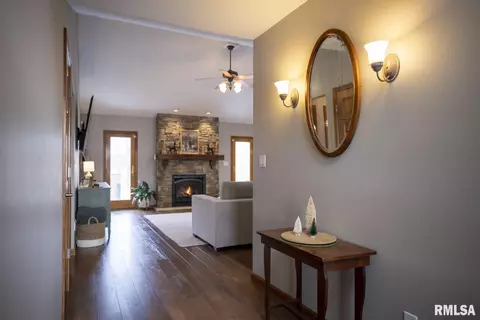 Entry Way - 35545 Route 111 Hwy, Modesto, IL 62667 photo 5 of 8