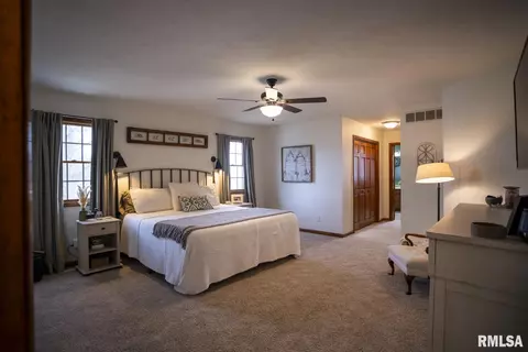 Bedroom - 35545 Route 111 Hwy, Modesto, IL 62667 photo 1 of 15