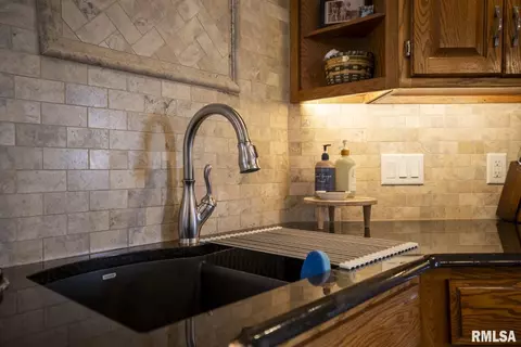 Kitchen - 35545 Route 111 Hwy, Modesto, IL 62667 photo 2 of 7