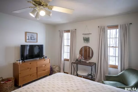 Bedroom - 35545 Route 111 Hwy, Modesto, IL 62667 photo 10 of 15