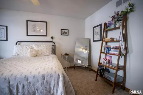 Bedroom - 35545 Route 111 Hwy, Modesto, IL 62667 photo 11 of 15