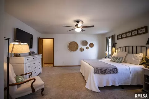 Bedroom - 35545 Route 111 Hwy, Modesto, IL 62667 photo 4 of 15