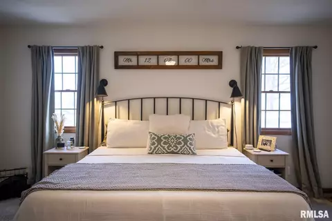 Bedroom - 35545 Route 111 Hwy, Modesto, IL 62667 photo 2 of 15