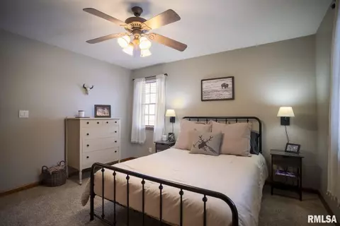Bedroom - 35545 Route 111 Hwy, Modesto, IL 62667 photo 8 of 15