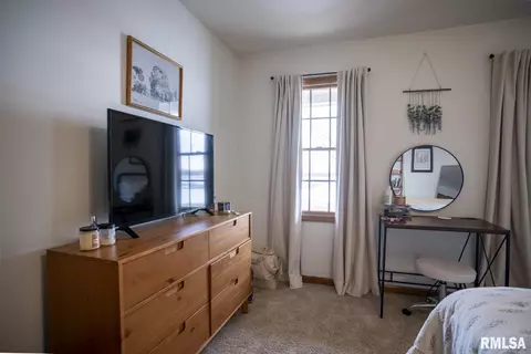 Bedroom - 35545 Route 111 Hwy, Modesto, IL 62667 photo 12 of 15