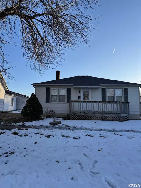 306 W Washington St, Mount Sterling, IL 62353