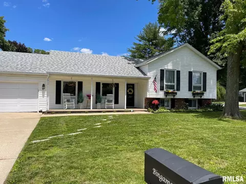 747 Evergreen Dr, Chatham, IL 62629